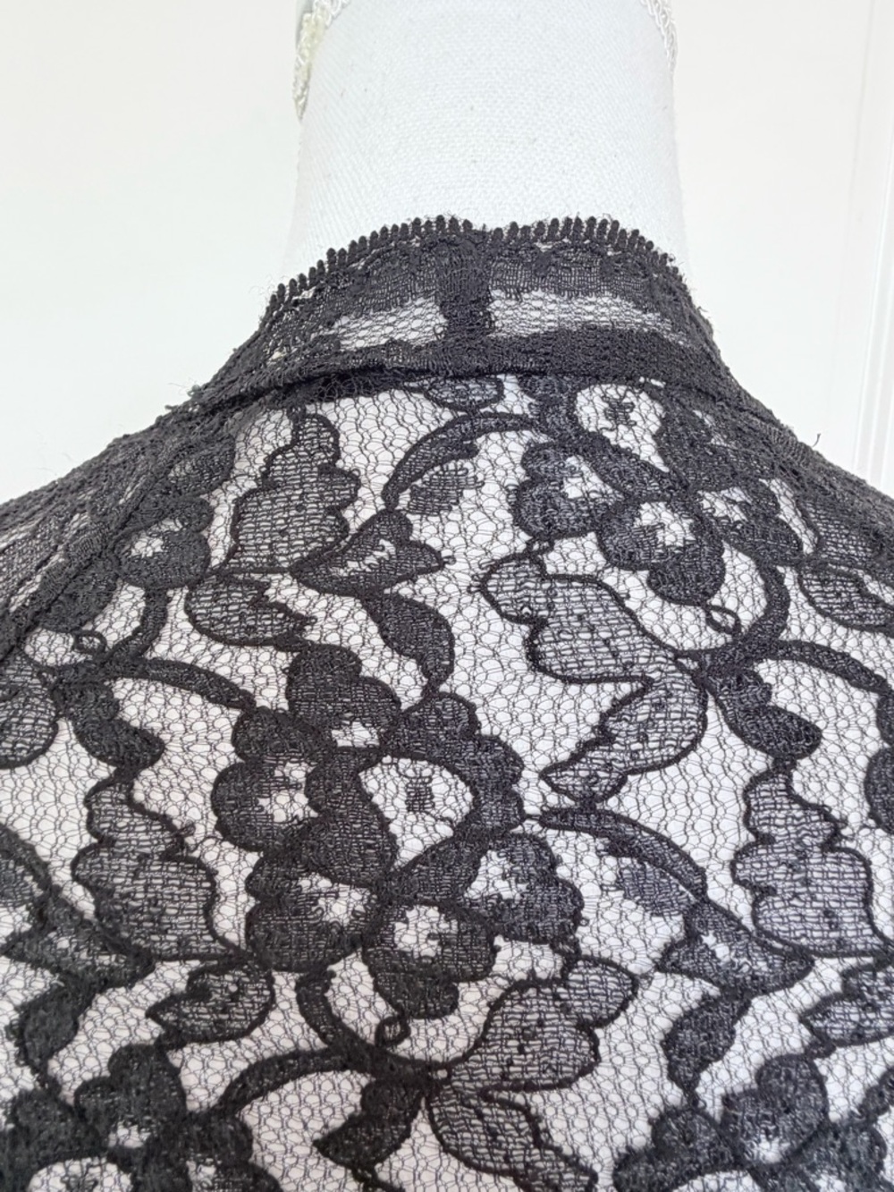 NWT Laundry by Shelli Segal Black Lace Bell Sleeve Mini Dress - Size 6 - Picture 7 of 16